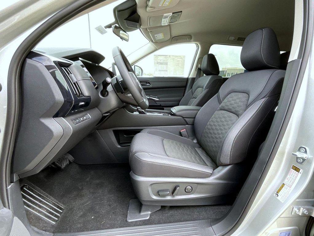 new 2025 Nissan Pathfinder car, priced at $36,772