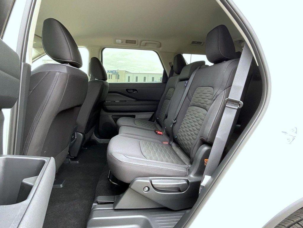 new 2025 Nissan Pathfinder car, priced at $33,580