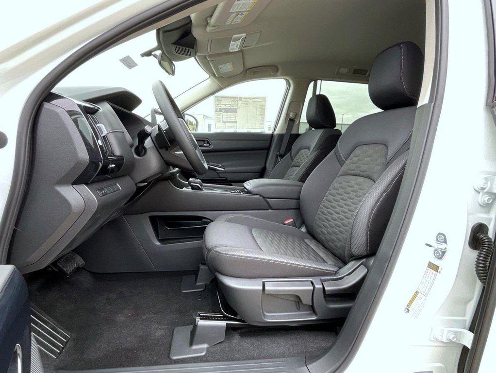 new 2025 Nissan Pathfinder car, priced at $33,580