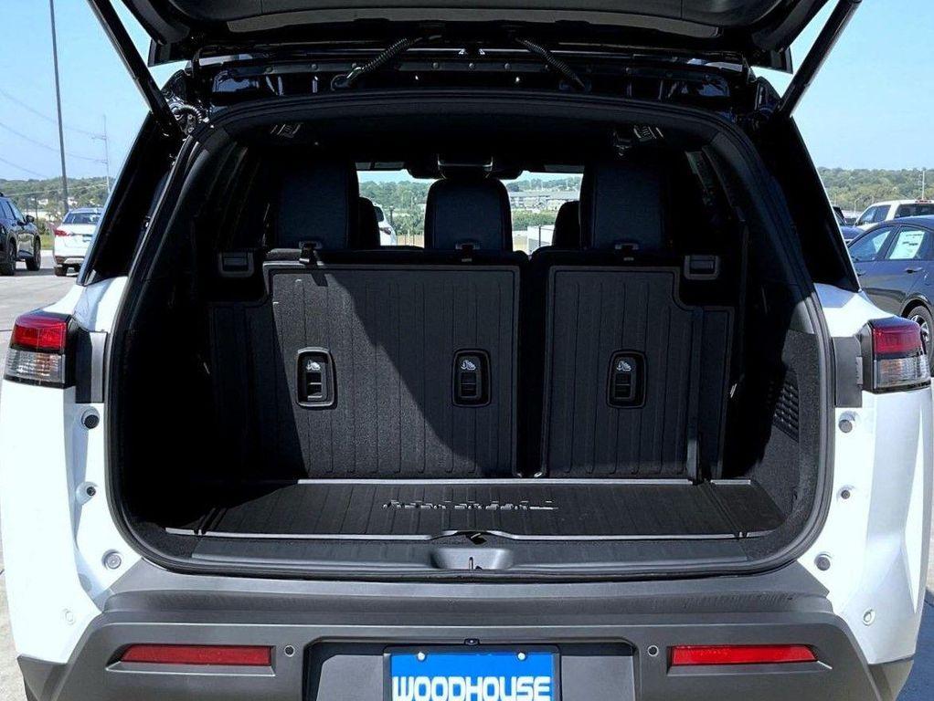 new 2025 Nissan Pathfinder car, priced at $40,283