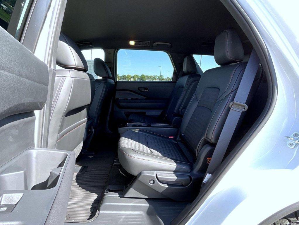 new 2025 Nissan Pathfinder car, priced at $40,283