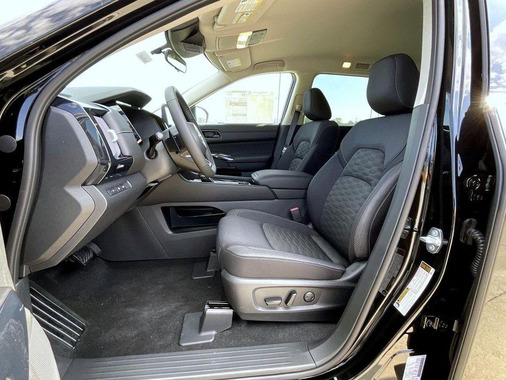 new 2025 Nissan Pathfinder car, priced at $36,772