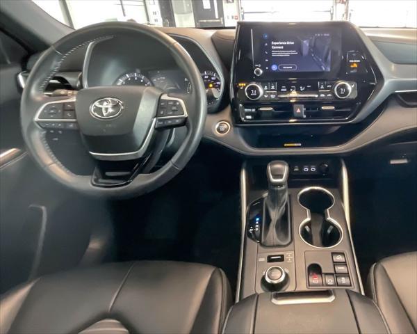 used 2024 Toyota Highlander car, priced at $42,987