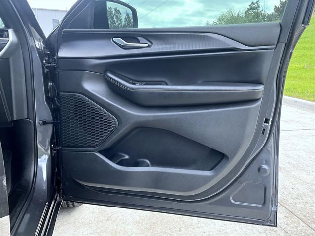 used 2024 Jeep Grand Cherokee car, priced at $39,303