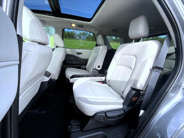 new 2025 Nissan Pathfinder car, priced at $45,937