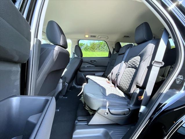 new 2025 Nissan Pathfinder car, priced at $37,392