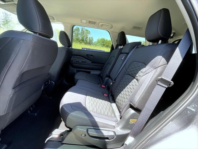 new 2025 Nissan Pathfinder car, priced at $40,980