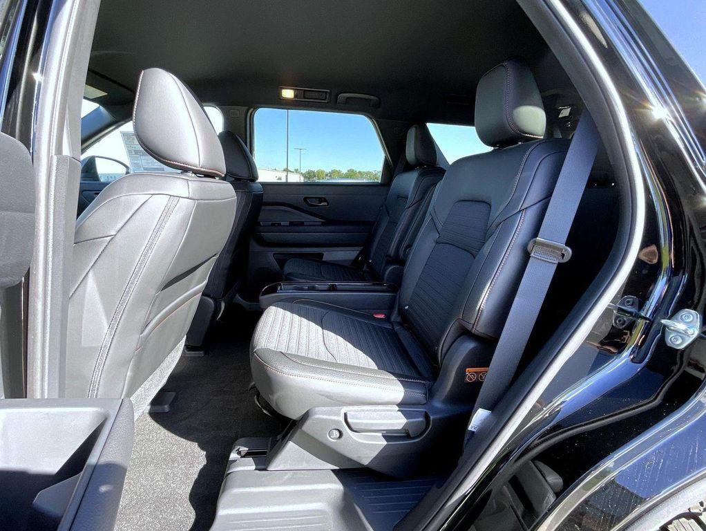 new 2025 Nissan Pathfinder car, priced at $39,381