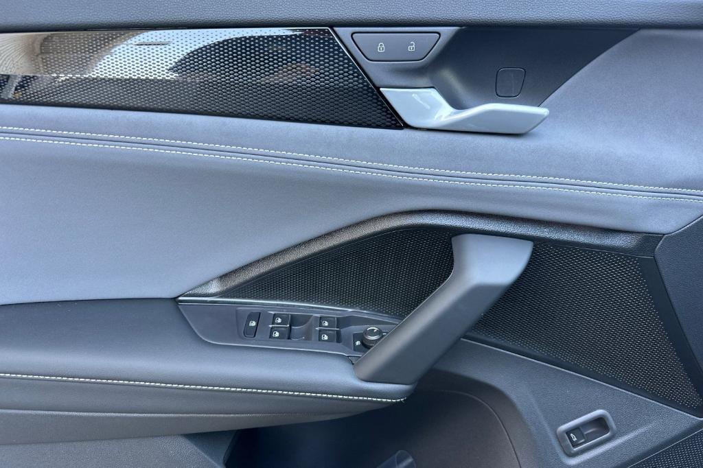 new 2025 Volkswagen Tiguan car, priced at $31,430