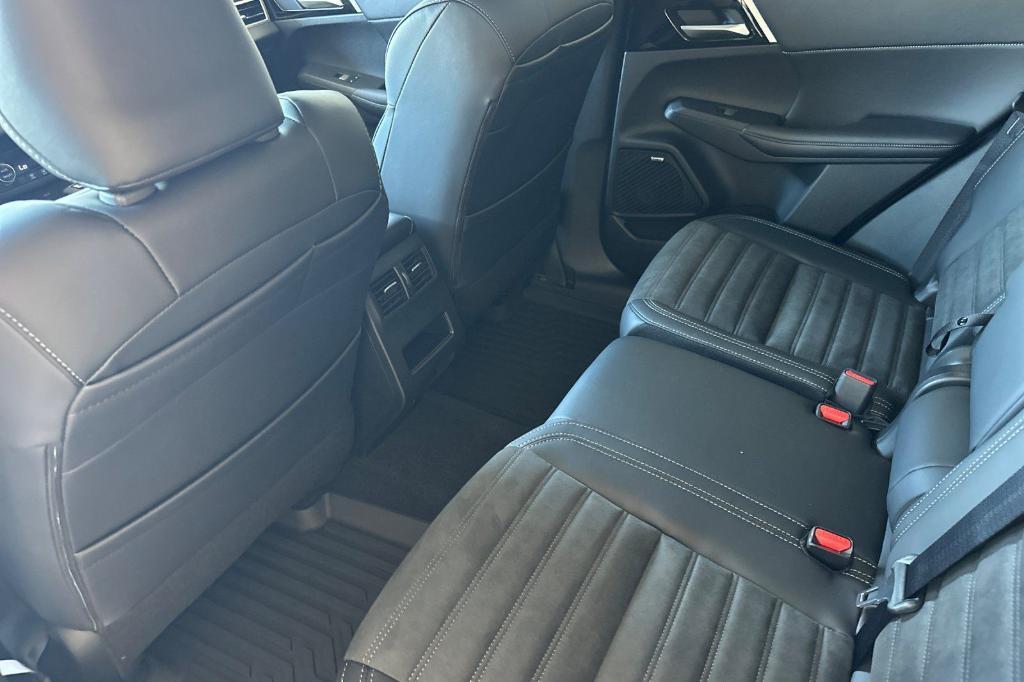 new 2025 Mitsubishi Outlander car, priced at $34,350