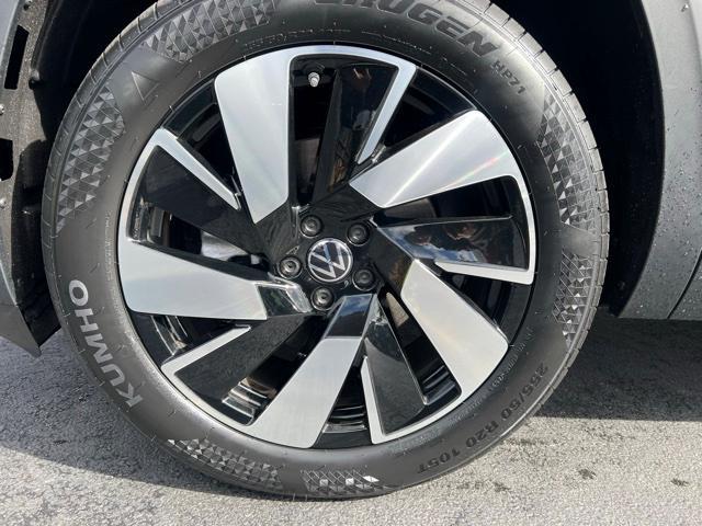 new 2024 Volkswagen Atlas Cross Sport car, priced at $41,738