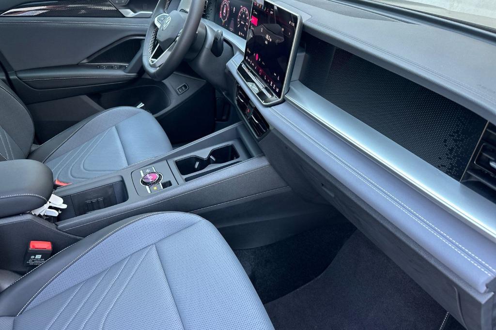 new 2025 Volkswagen Tiguan car, priced at $34,535