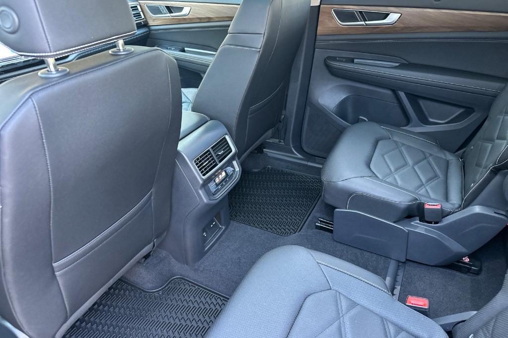 new 2026 Volkswagen Atlas car, priced at $47,668