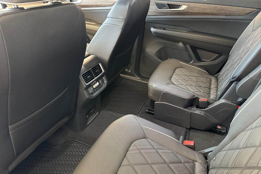 new 2025 Volkswagen Atlas car, priced at $53,024