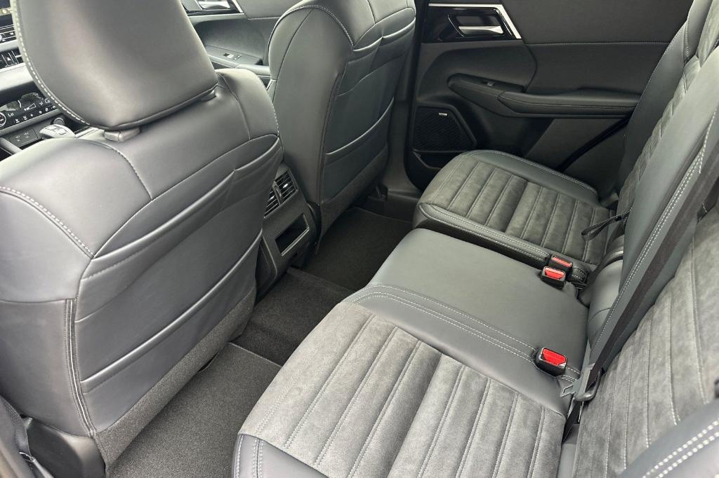 new 2025 Mitsubishi Outlander car, priced at $34,430