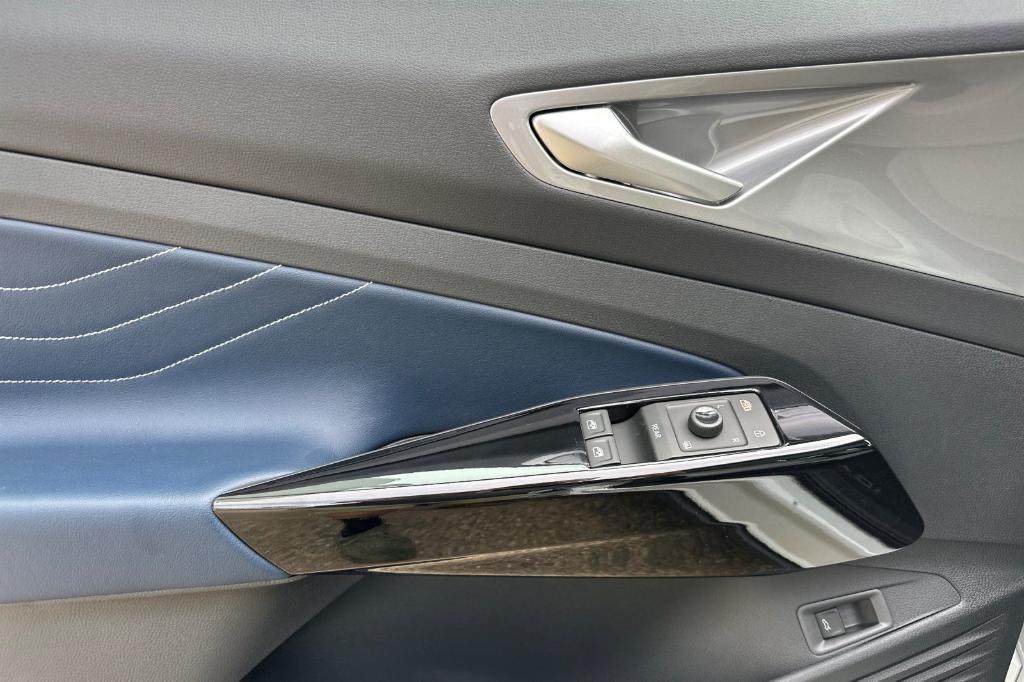 new 2025 Volkswagen ID.4 car, priced at $46,380