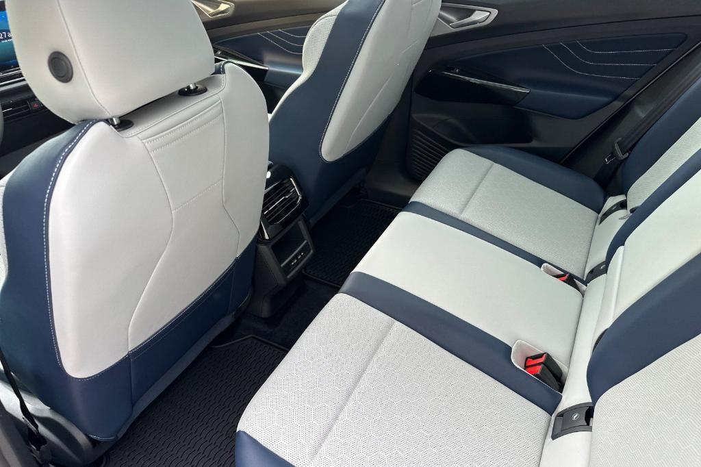 new 2025 Volkswagen ID.4 car, priced at $46,380