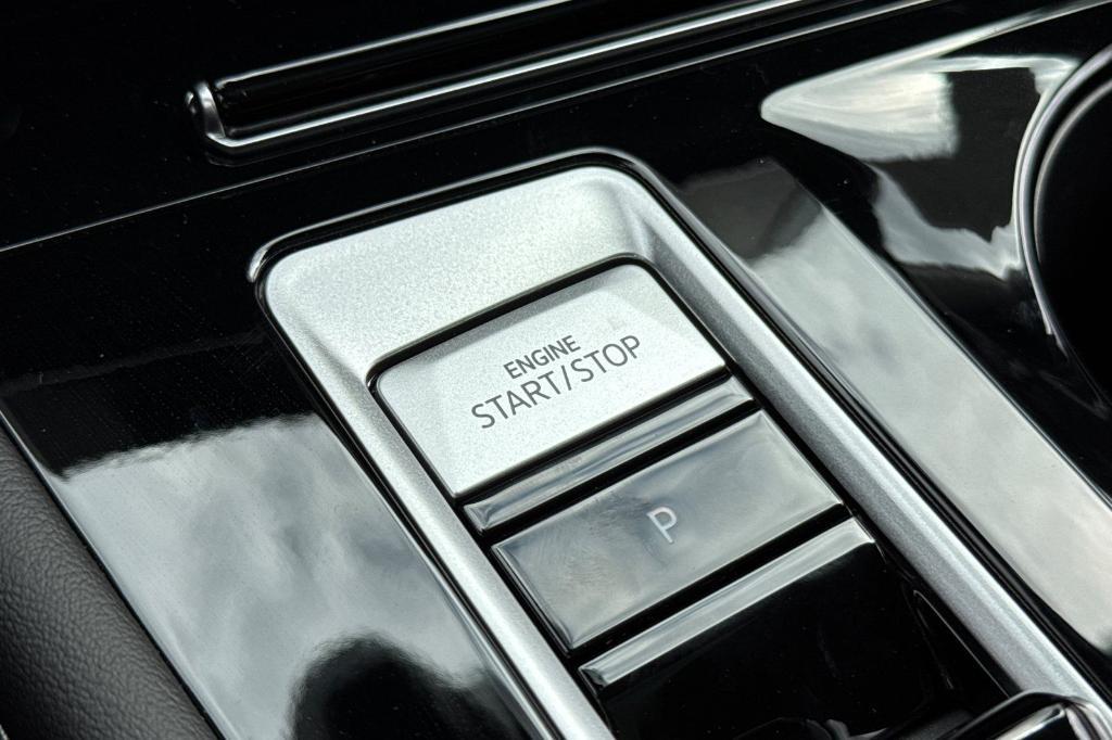 new 2025 Volkswagen Atlas car, priced at $53,082