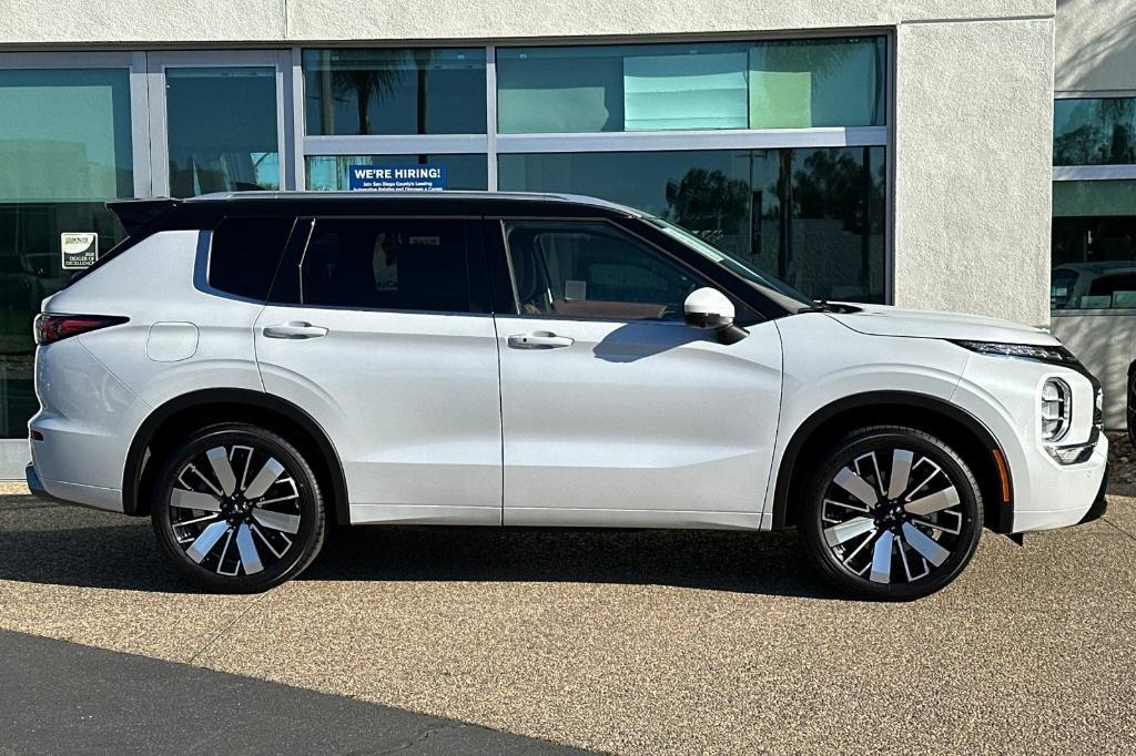 new 2025 Mitsubishi Outlander car, priced at $42,995