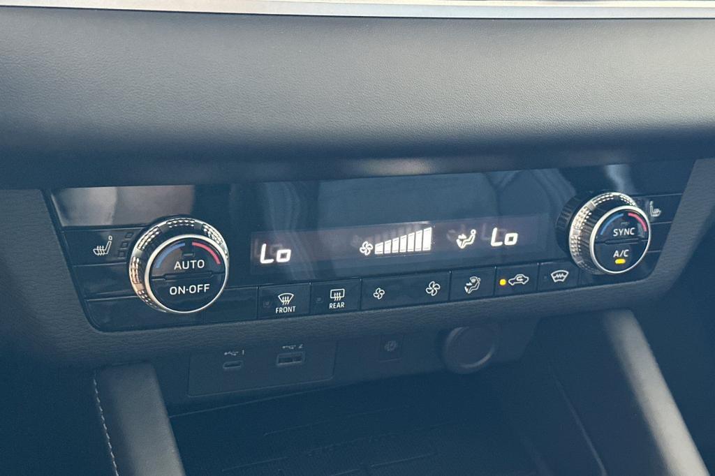 new 2025 Mitsubishi Outlander PHEV car, priced at $45,610