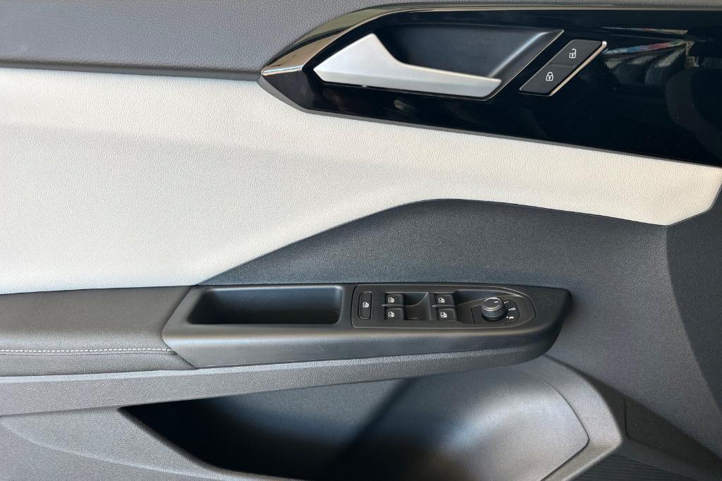 new 2025 Volkswagen Taos car, priced at $27,252