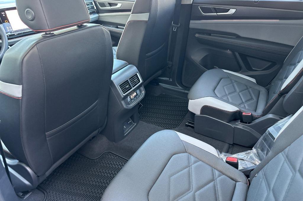 new 2025 Volkswagen Atlas car, priced at $46,084