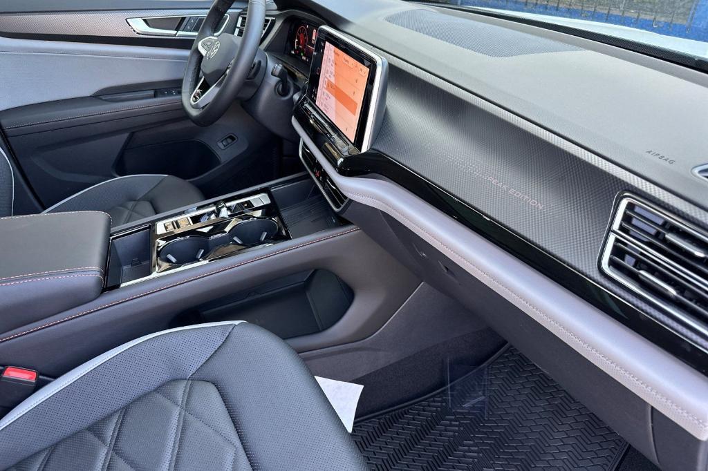 new 2025 Volkswagen Atlas car, priced at $46,084