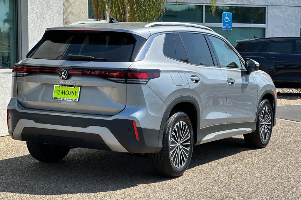 new 2025 Volkswagen Tiguan car, priced at $30,682