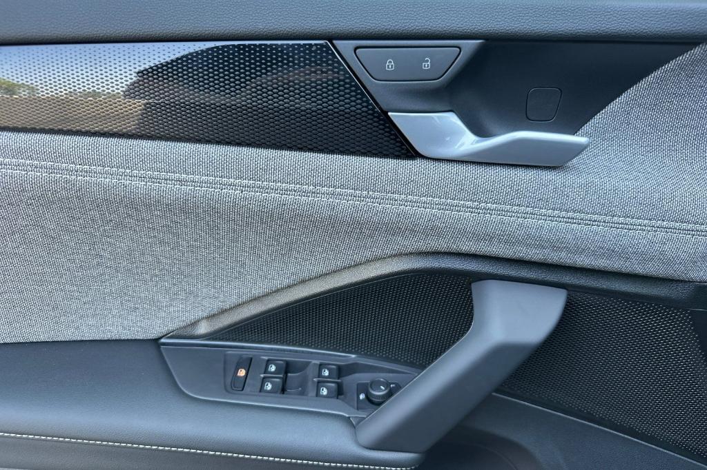 new 2025 Volkswagen Tiguan car, priced at $30,682