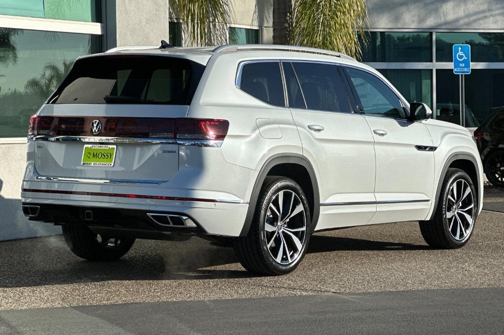 new 2025 Volkswagen Atlas car, priced at $53,032