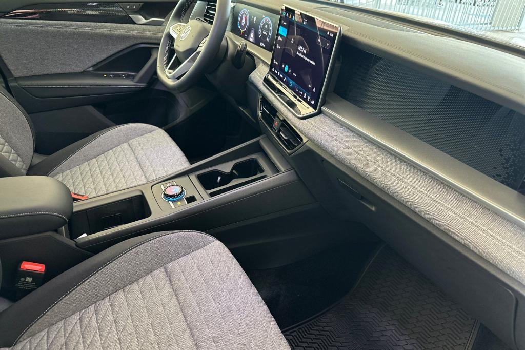 new 2025 Volkswagen Tiguan car, priced at $30,009