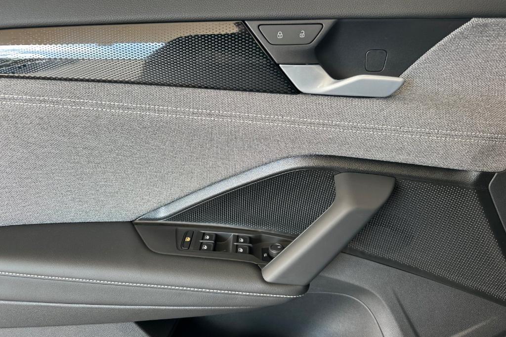 new 2025 Volkswagen Tiguan car, priced at $30,009