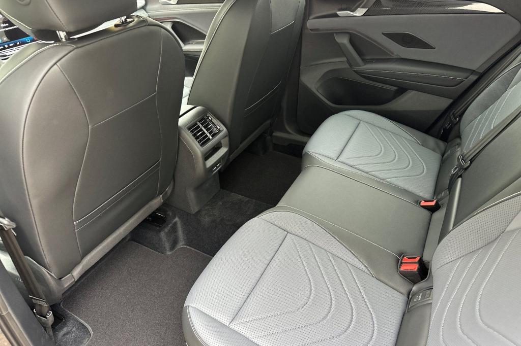 new 2025 Volkswagen Tiguan car, priced at $37,103