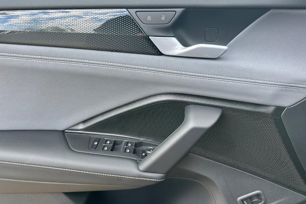 new 2025 Volkswagen Tiguan car, priced at $33,030