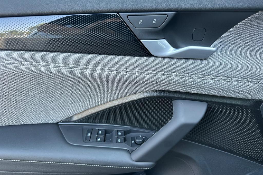 new 2025 Volkswagen Tiguan car, priced at $30,382