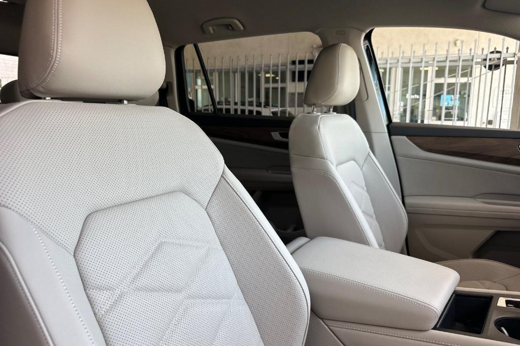 new 2025 Volkswagen Atlas car, priced at $35,729