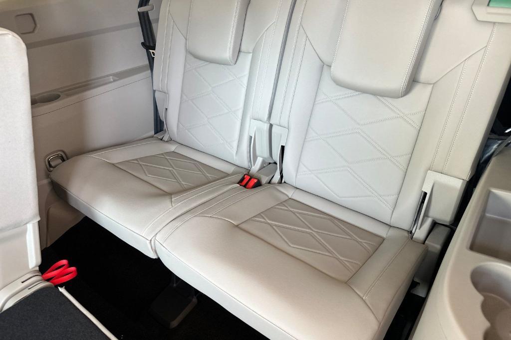 new 2025 Volkswagen Atlas car, priced at $35,729