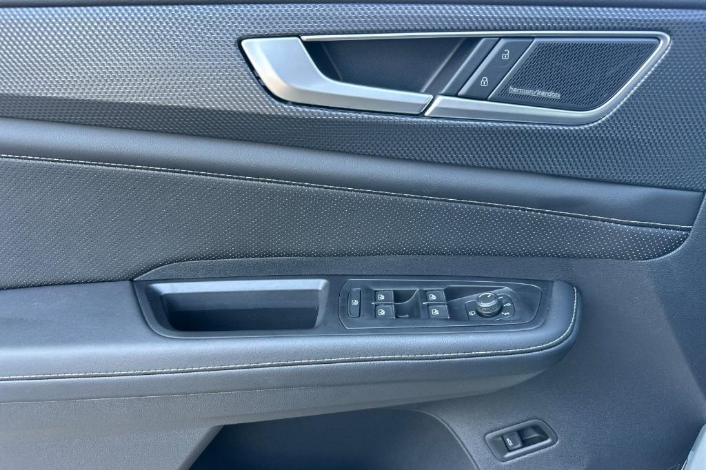 new 2025 Volkswagen Atlas Cross Sport car, priced at $50,531