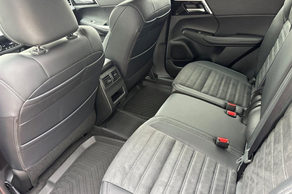 new 2025 Mitsubishi Outlander PHEV car, priced at $43,610