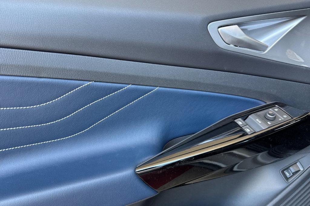 new 2025 Volkswagen ID.4 car, priced at $45,343