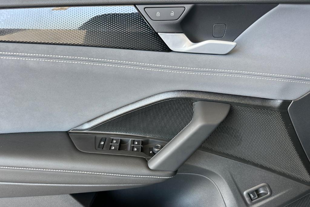 new 2025 Volkswagen Tiguan car, priced at $32,357