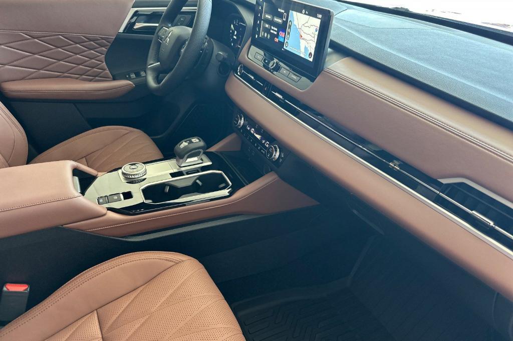 new 2025 Mitsubishi Outlander car, priced at $43,195