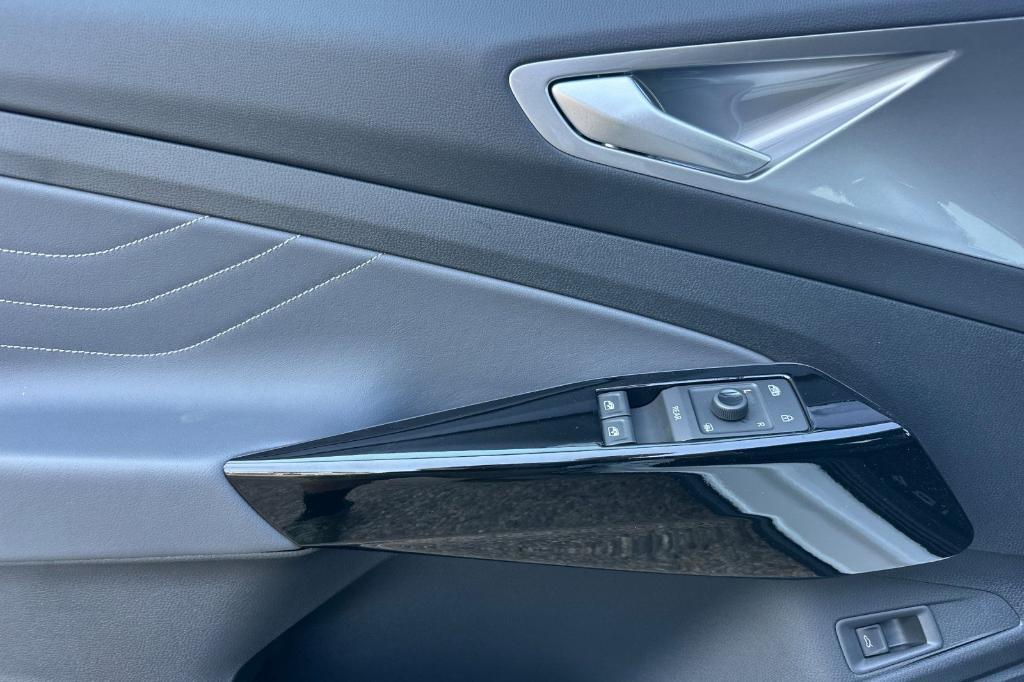 new 2025 Volkswagen ID.4 car, priced at $42,339