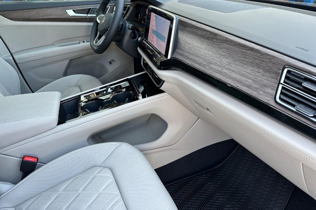 new 2025 Volkswagen Atlas car, priced at $51,016