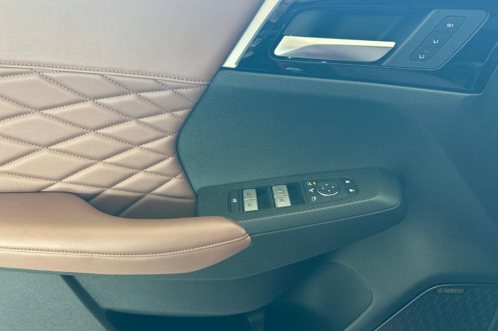 new 2025 Mitsubishi Outlander car, priced at $43,195