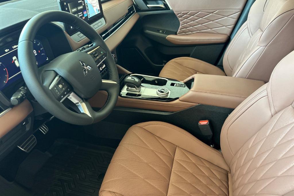 new 2025 Mitsubishi Outlander car, priced at $43,195