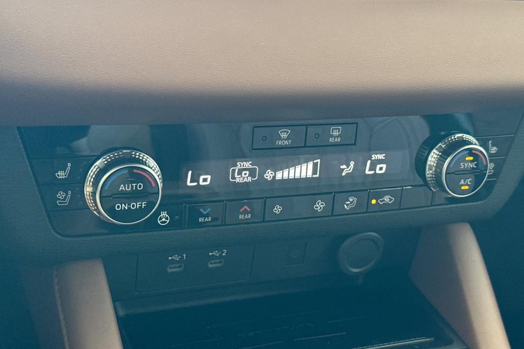 new 2025 Mitsubishi Outlander car, priced at $43,195