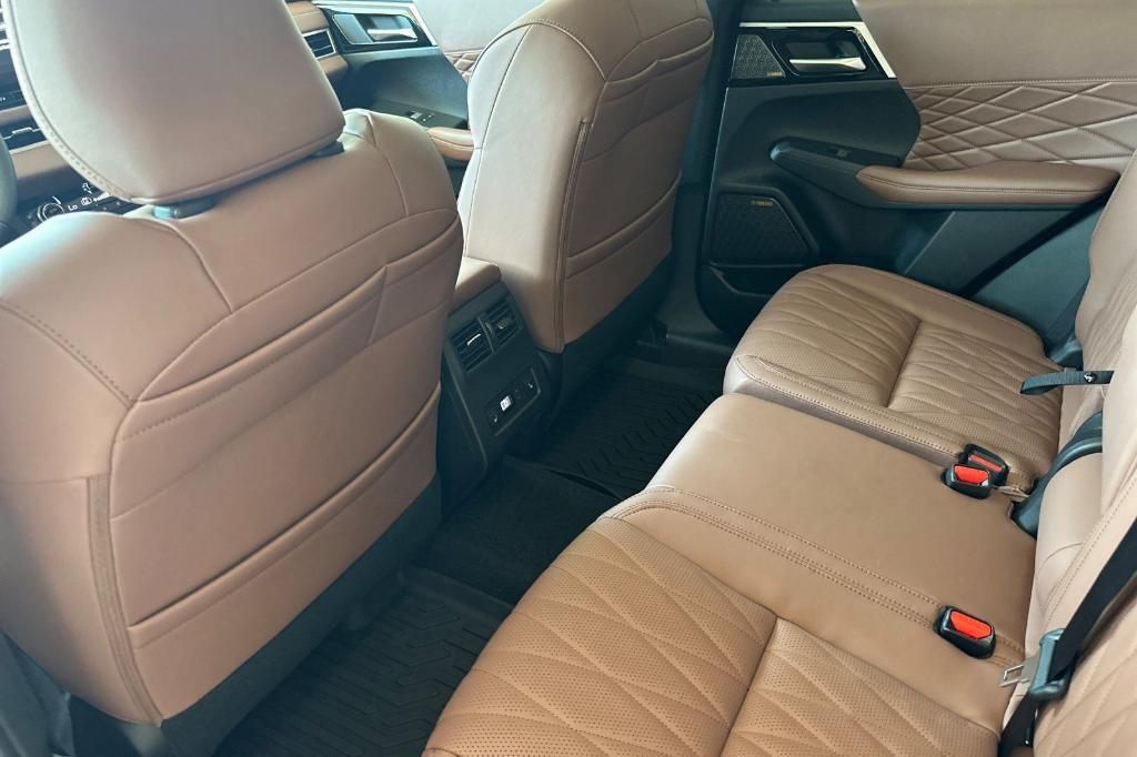 new 2025 Mitsubishi Outlander car, priced at $43,195