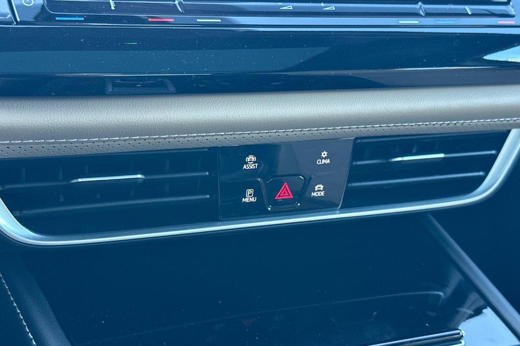 new 2026 Volkswagen Atlas Cross Sport car, priced at $46,002