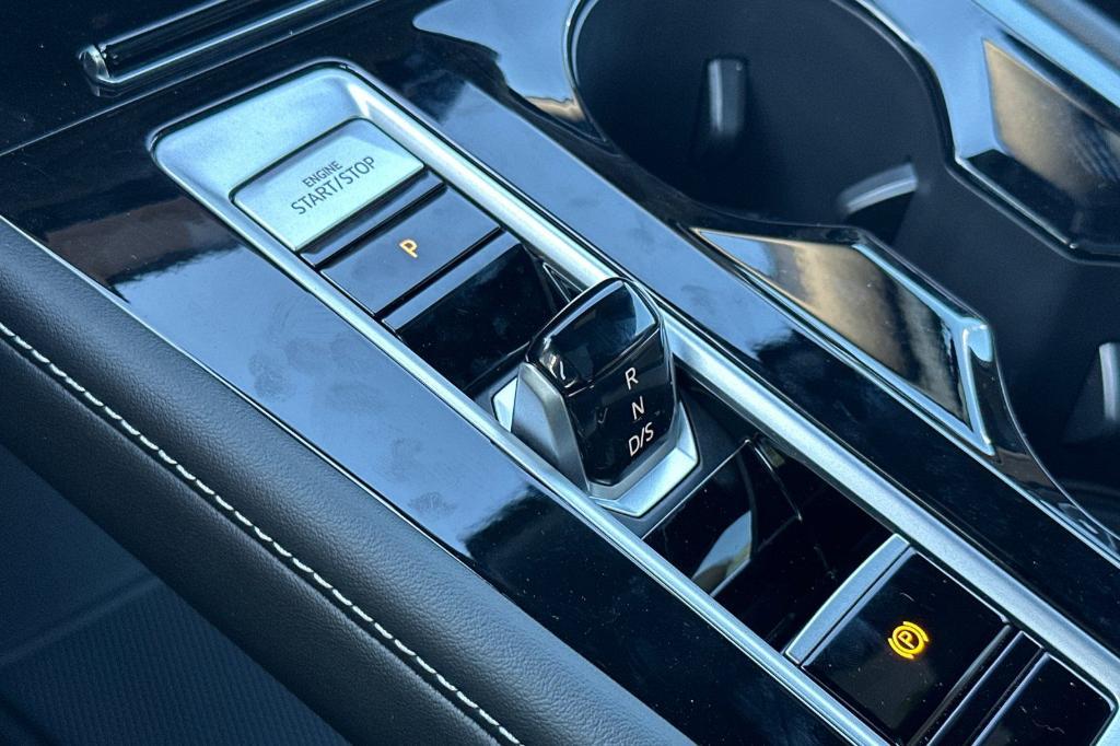 new 2026 Volkswagen Atlas Cross Sport car, priced at $46,002